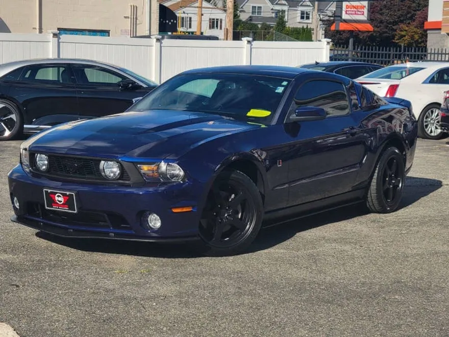2010 Ford Mustang GT photo 1