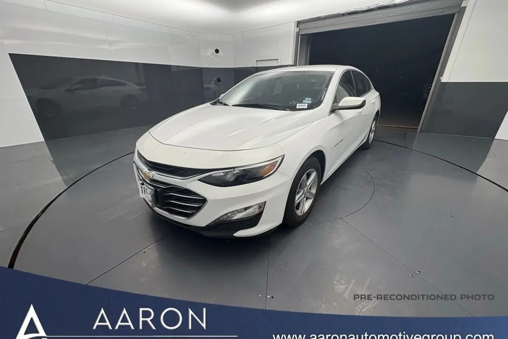 2024 Chevrolet Malibu 1LT photo 1