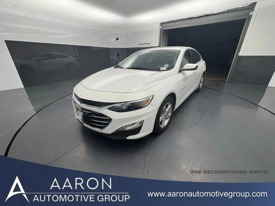 2024 Chevrolet Malibu 1LT photo 1