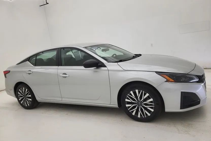 2024 Nissan Altima 2.5 SV photo 1