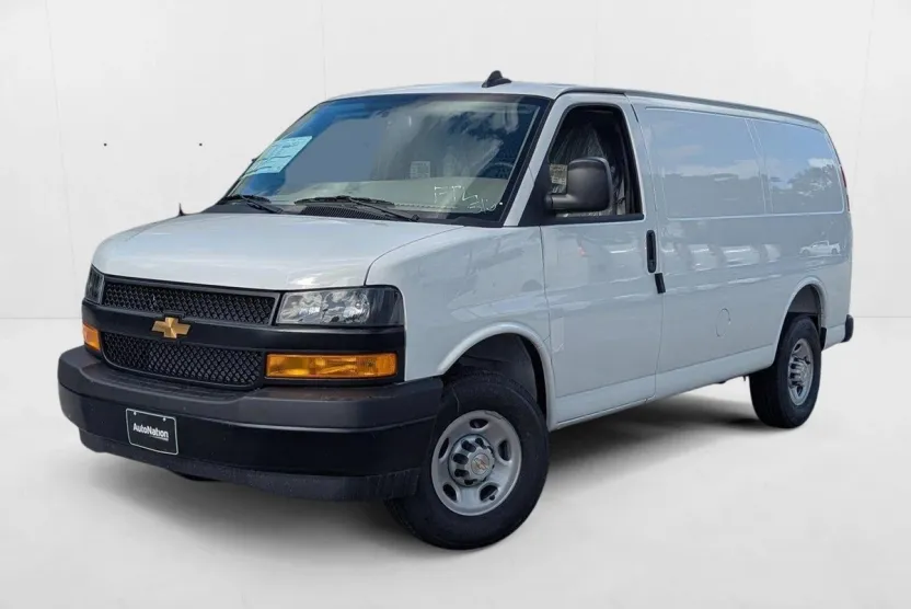 2025 Chevrolet Express Cargo 2500 Base photo 1