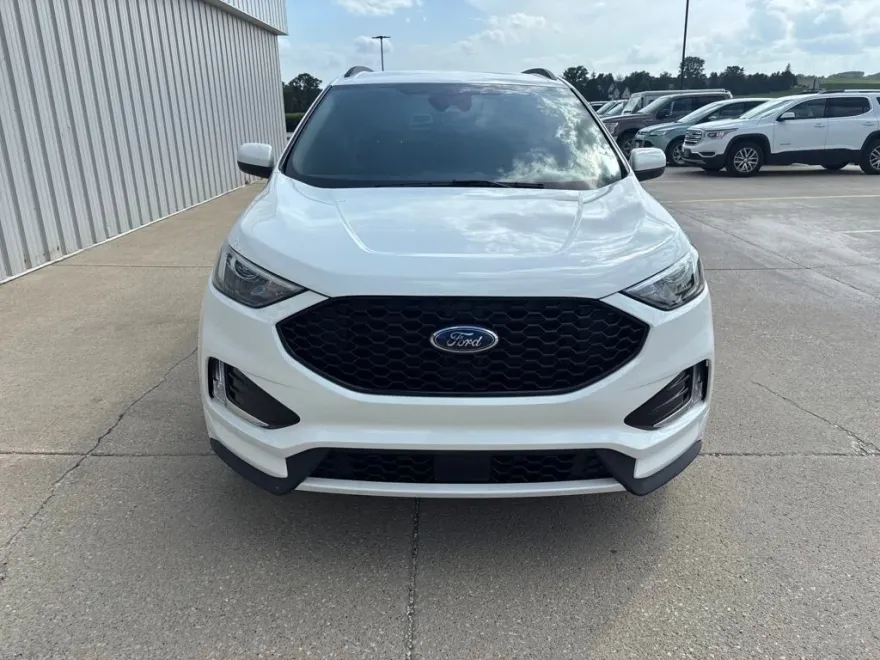 2022 Ford Edge ST photo 1