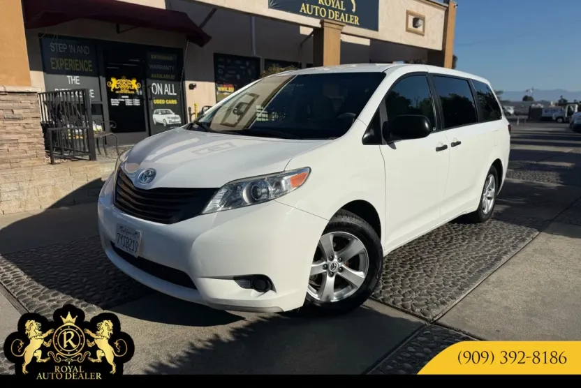 2014 Toyota Sienna L photo 1