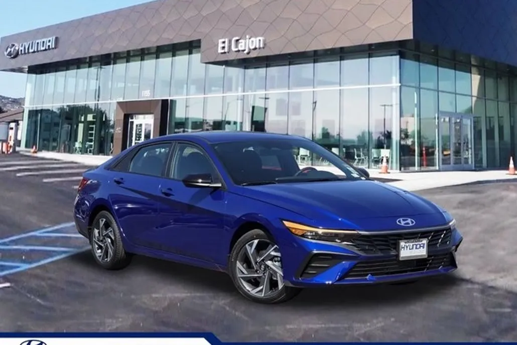 2025 Hyundai Elantra SEL Sport photo 1