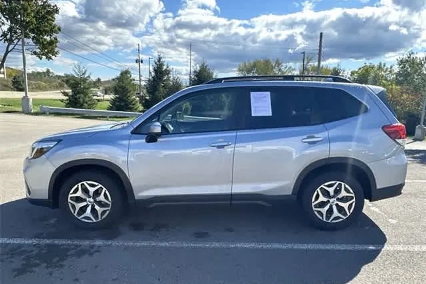 2021 Subaru Forester Premium photo 1