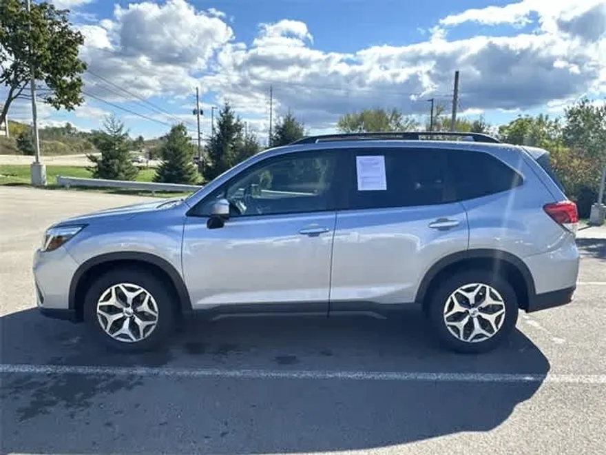 2021 Subaru Forester Premium photo 1