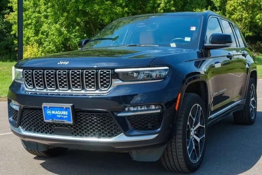 2023 Jeep Grand Cherokee Summit photo 1