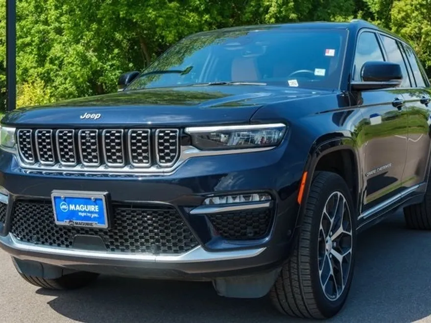 2023 Jeep Grand Cherokee Summit photo 1