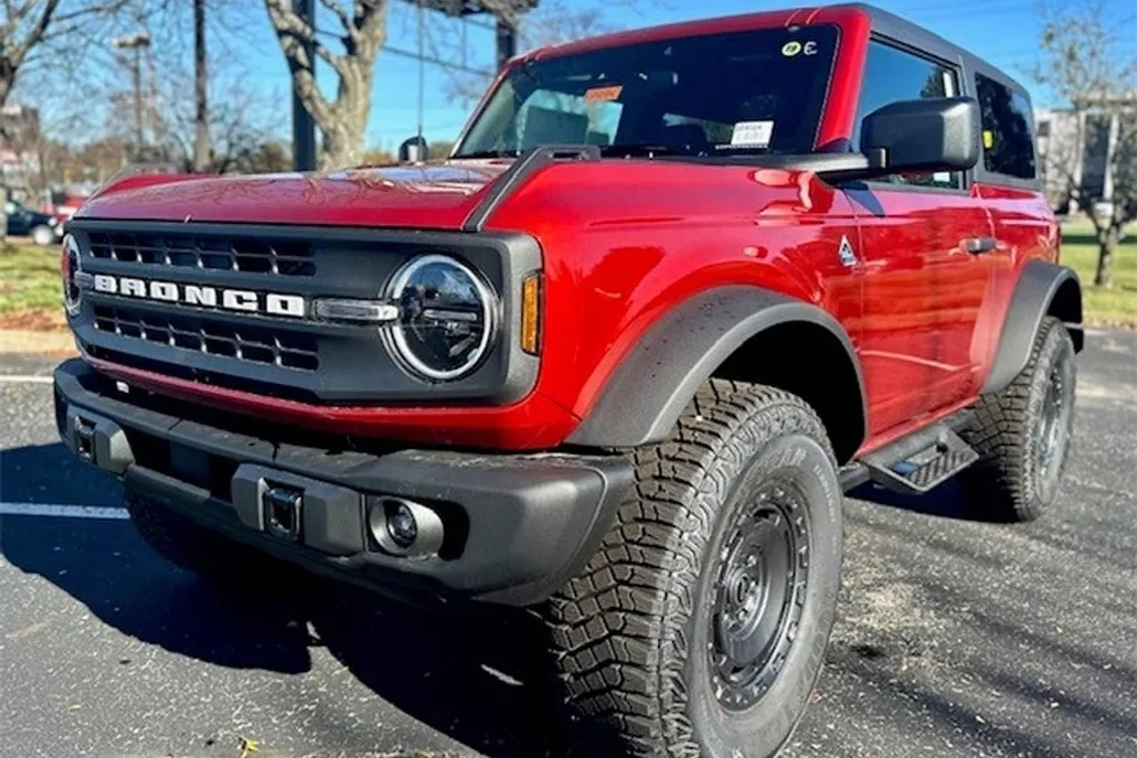 2024 Ford Bronco Black Diamond photo 1
