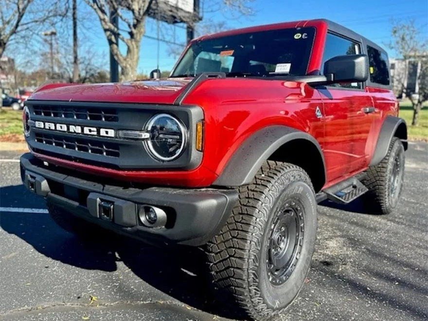 2024 Ford Bronco Black Diamond photo 1