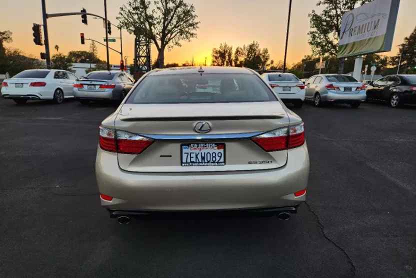 2014 Lexus ES 350 photo 1