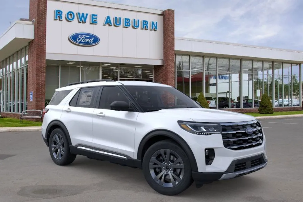 2025 Ford Explorer photo 1