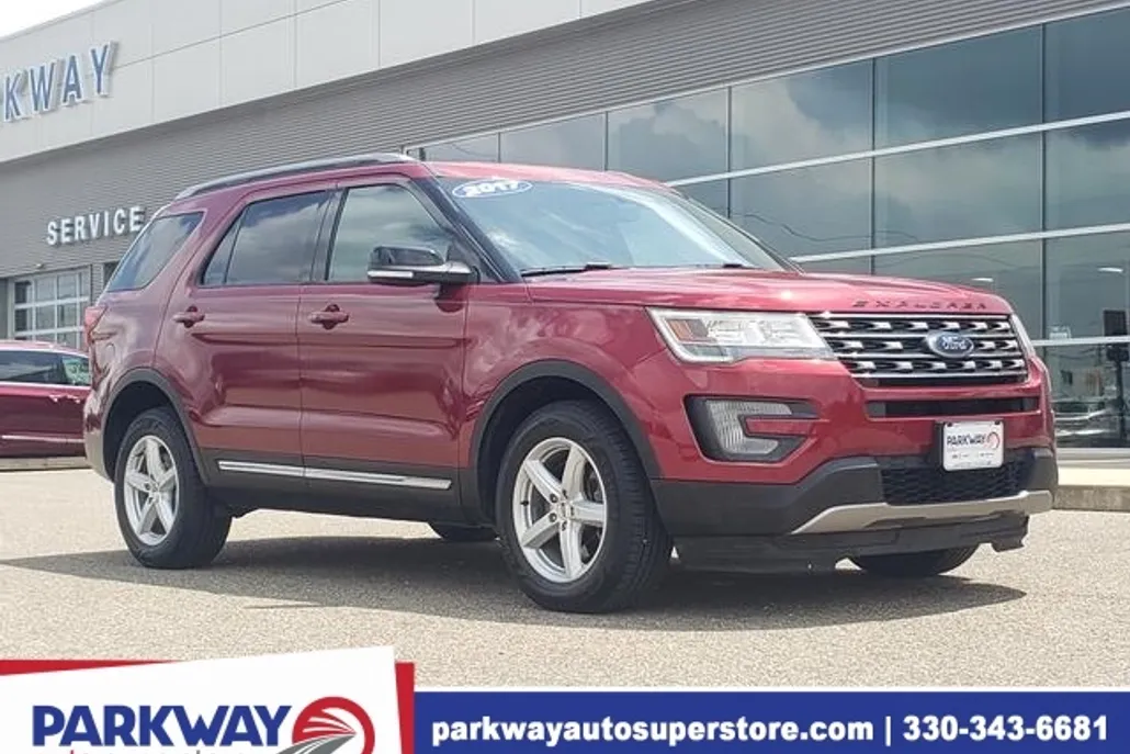 2017 Ford Explorer XLT photo 1