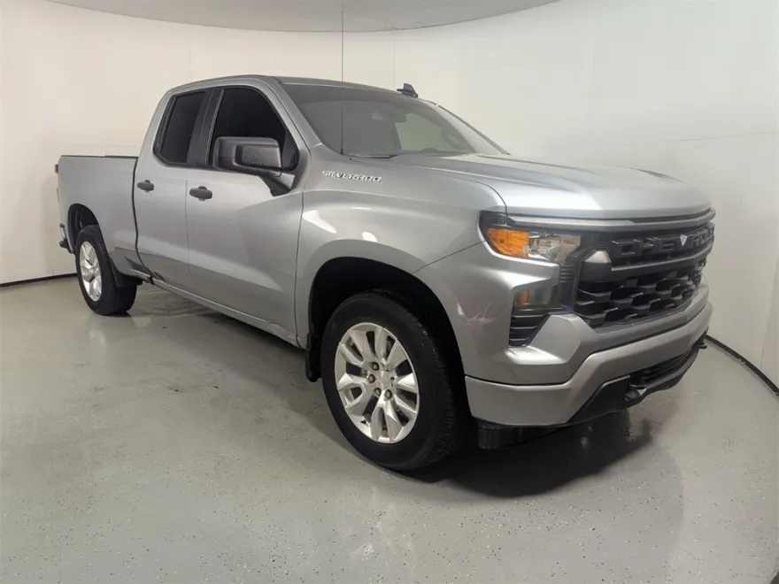 2023 Chevrolet Silverado 1500 Custom photo 1