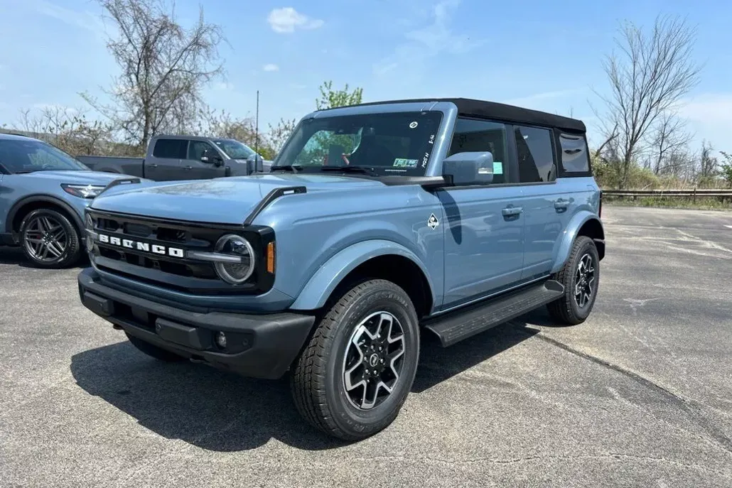 2025 Ford Bronco Outer Banks photo 1