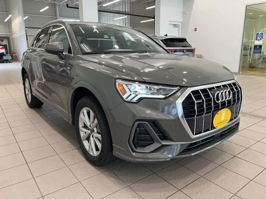 2025 Audi Q3 45 TFSI S line Premium photo 1