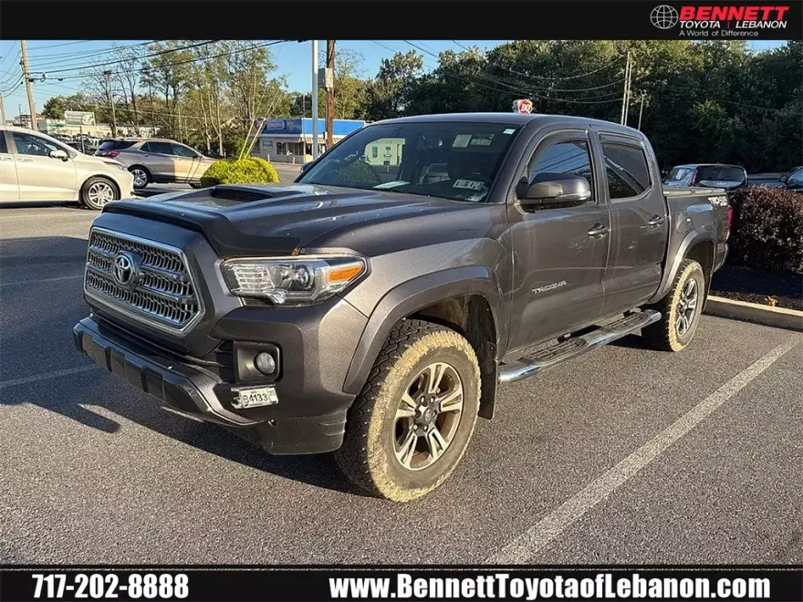 2016 Toyota Tacoma TRD Sport photo 1