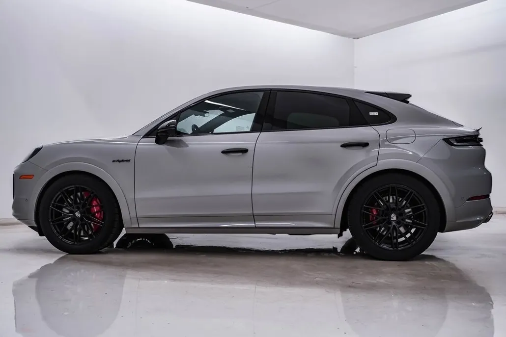 2026 Porsche Cayenne Turbo E-Hybrid Coupe photo 1