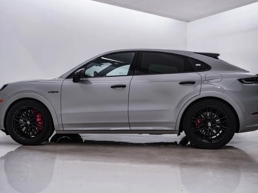 2026 Porsche Cayenne Turbo E-Hybrid Coupe photo 1