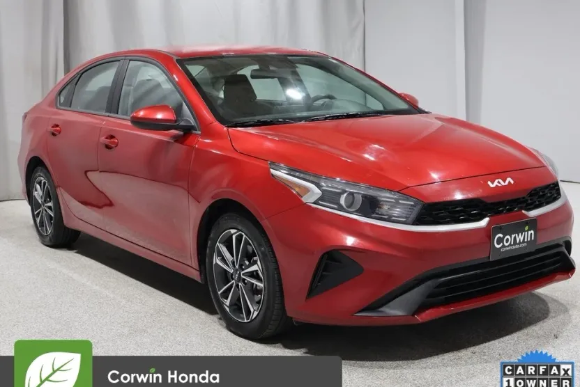 2024 Kia Forte LXS photo 1