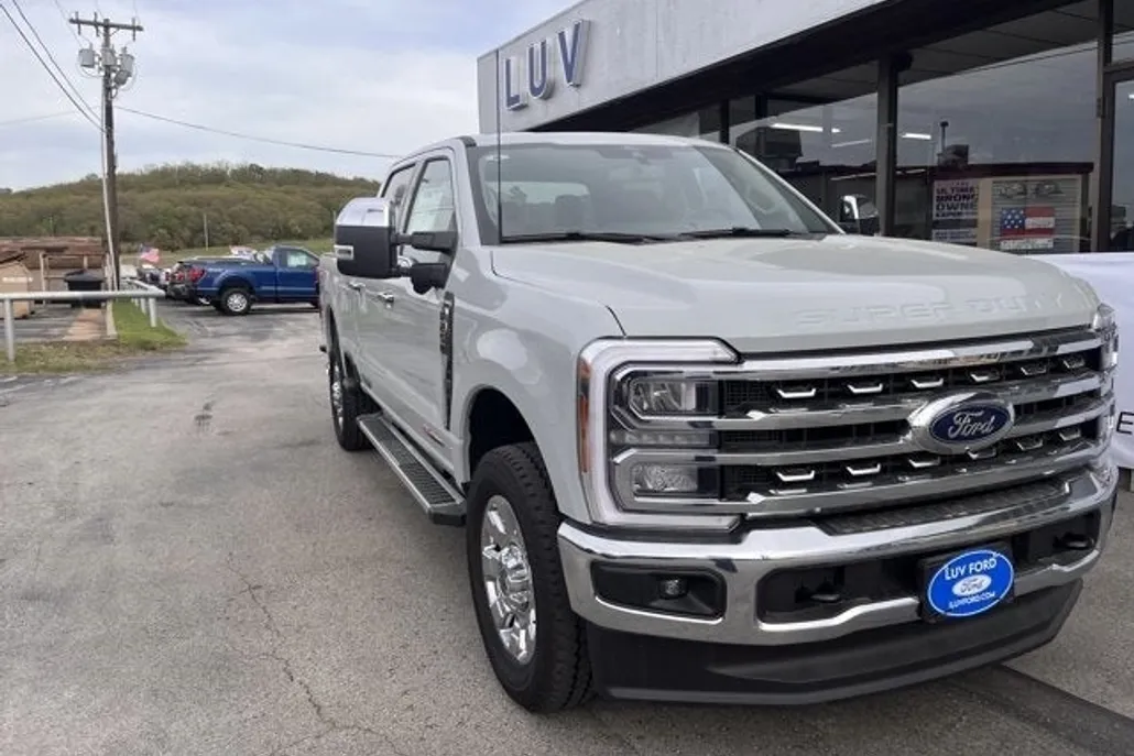 2025 Ford F-250 Lariat photo 1