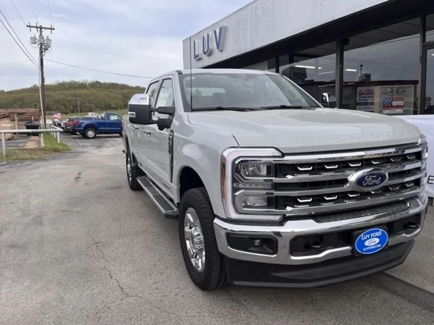 2025 Ford F-250 Lariat photo 1