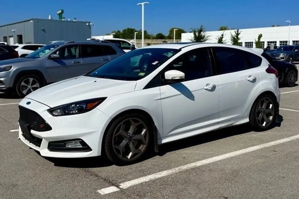 2018 Ford Focus ST photo 1