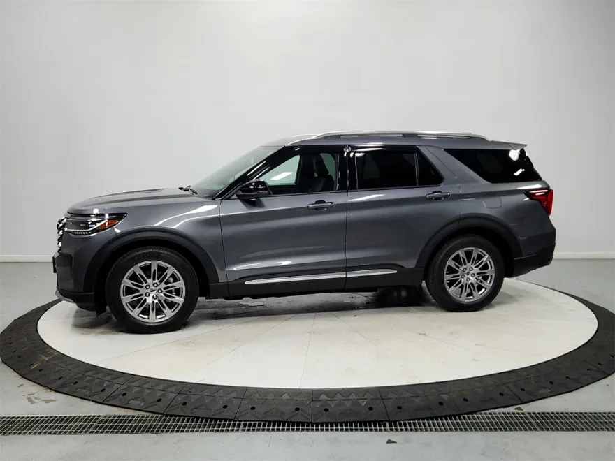 2025 Ford Explorer Platinum photo 1
