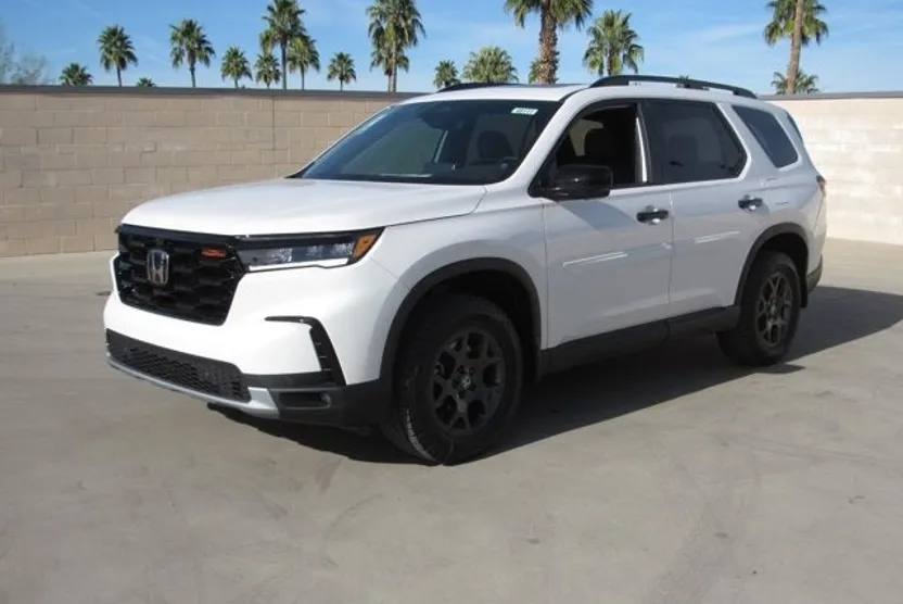 2025 Honda Pilot TrailSport photo 1