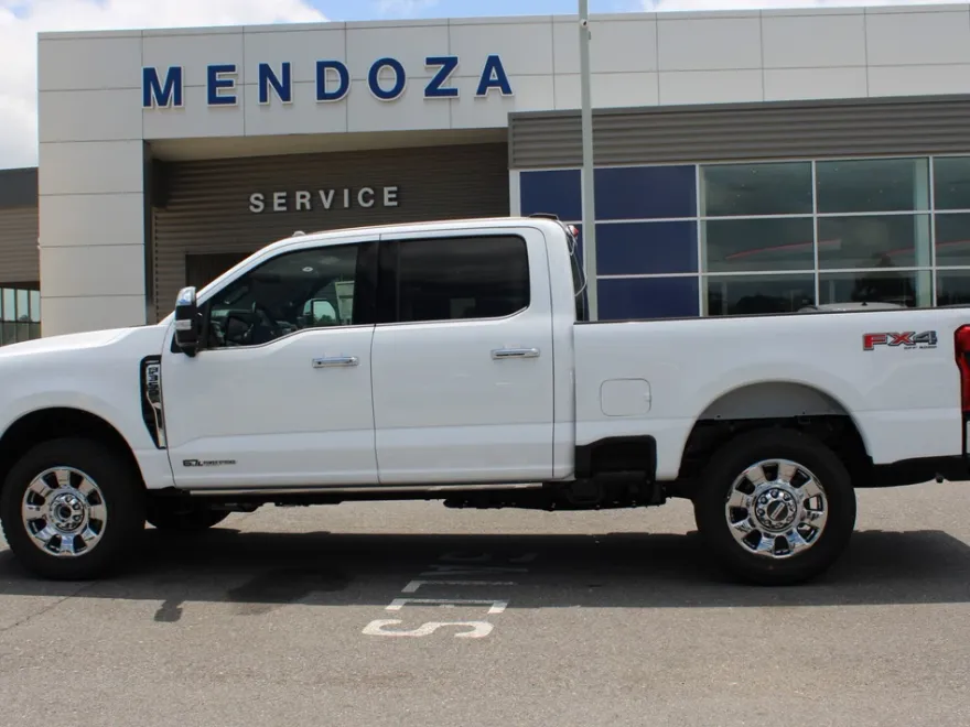 2025 Ford F-350 Lariat photo 1
