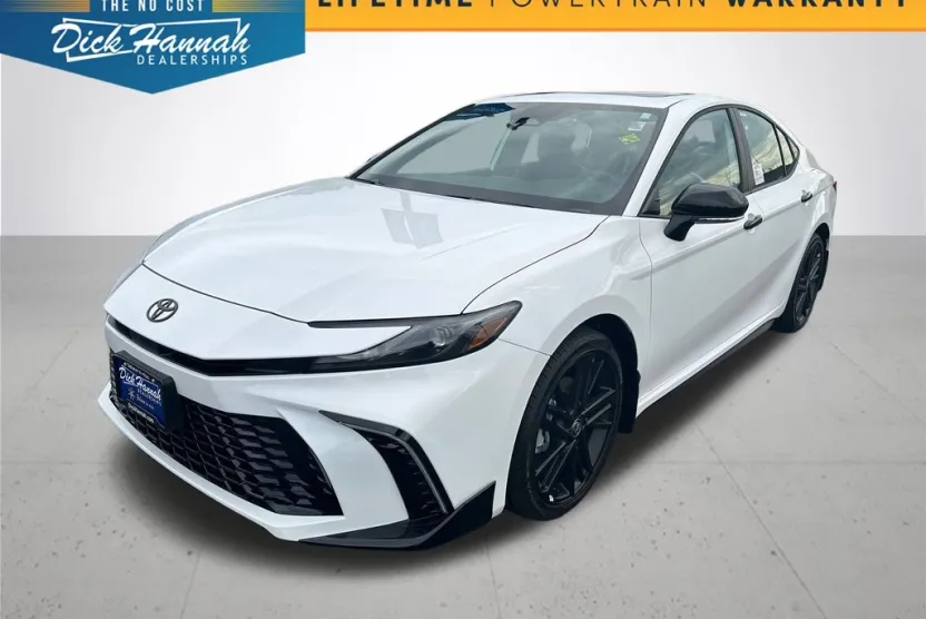 2026 Toyota Camry SE photo 1