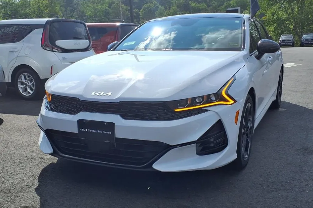 2023 Kia K5 GT-Line photo 1