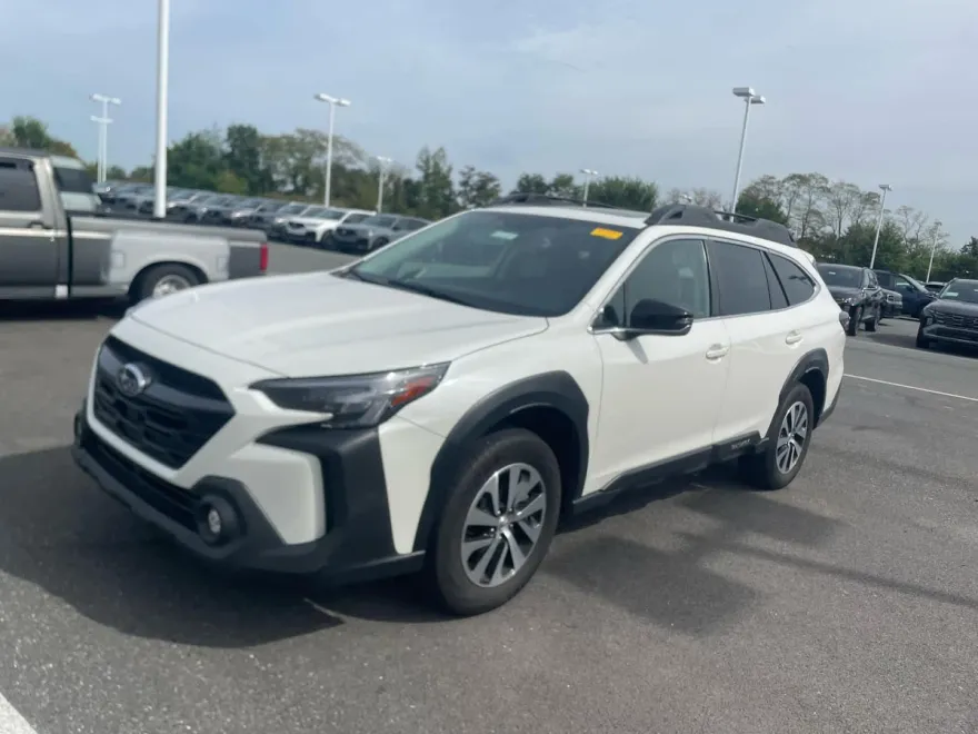 2023 Subaru Outback Premium photo 1