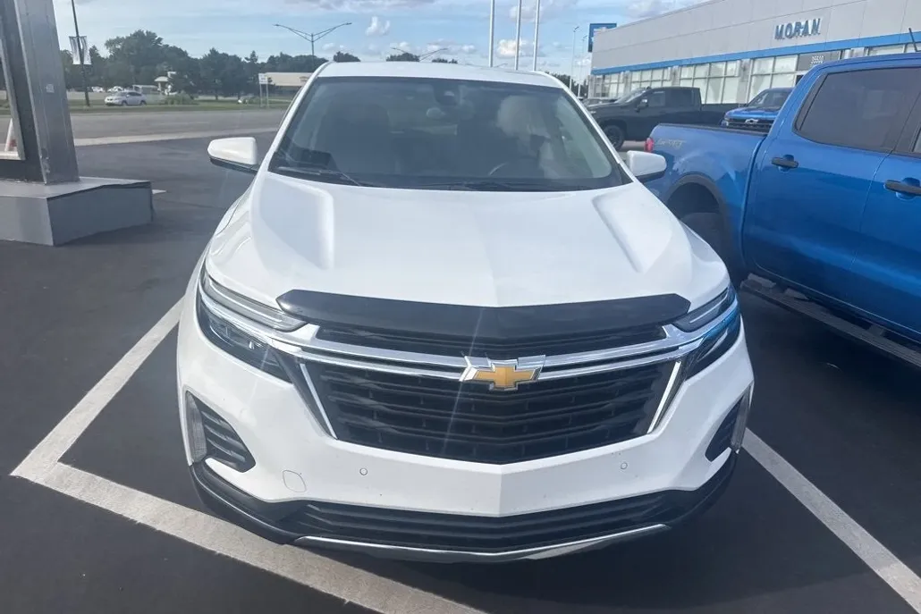 2023 Chevrolet Equinox LT photo 1