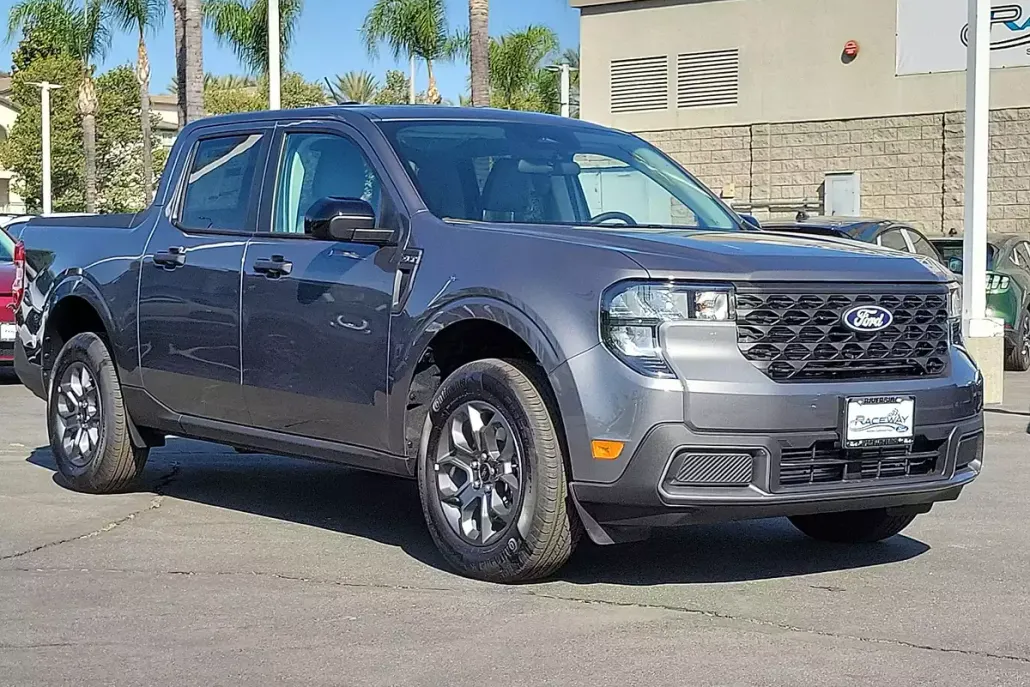 2025 Ford Maverick XLT photo 1