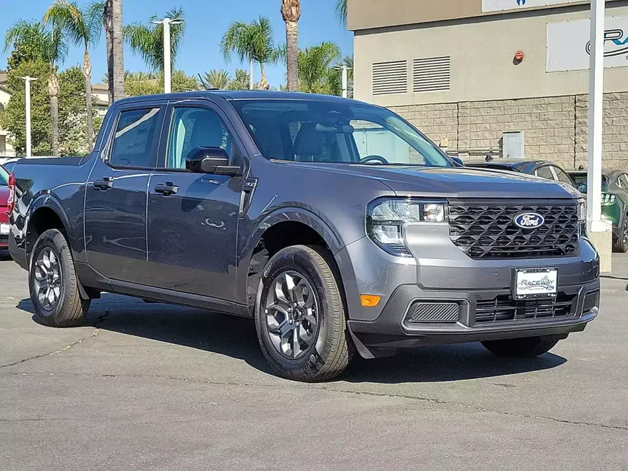 2025 Ford Maverick XLT photo 1