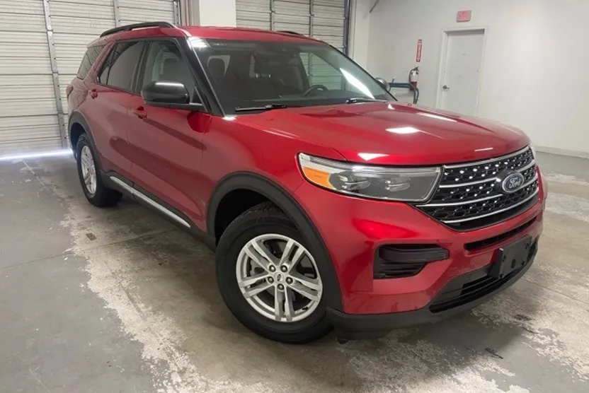 2024 Ford Explorer XLT photo 1