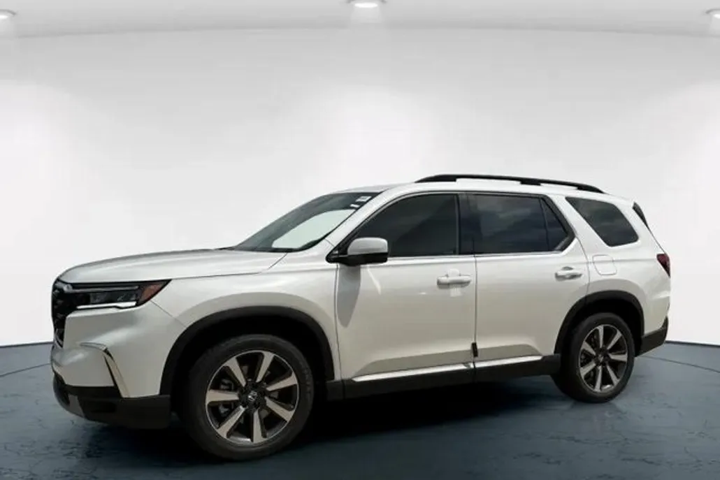 2025 Honda Pilot Touring photo 1