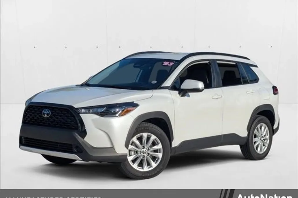 2023 Toyota Corolla Cross LE photo 1