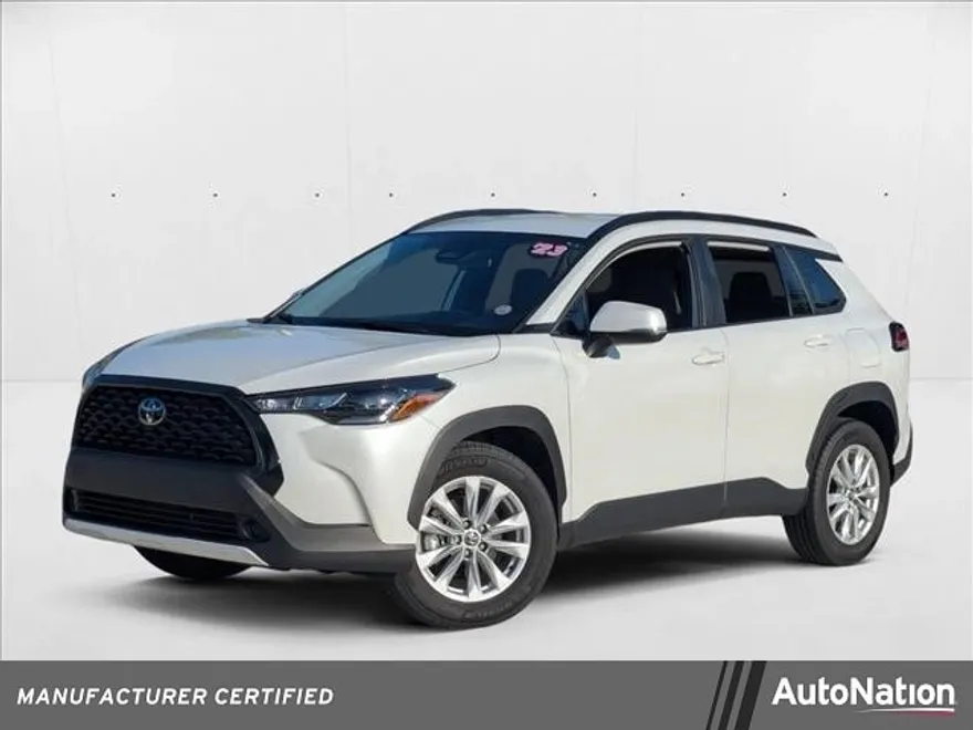 2023 Toyota Corolla Cross LE photo 1