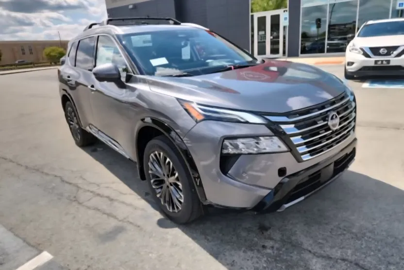 2026 Nissan Rogue Platinum photo 1