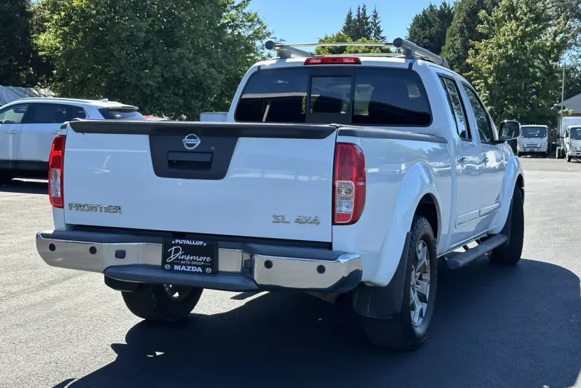 2015 Nissan Frontier SL photo 1