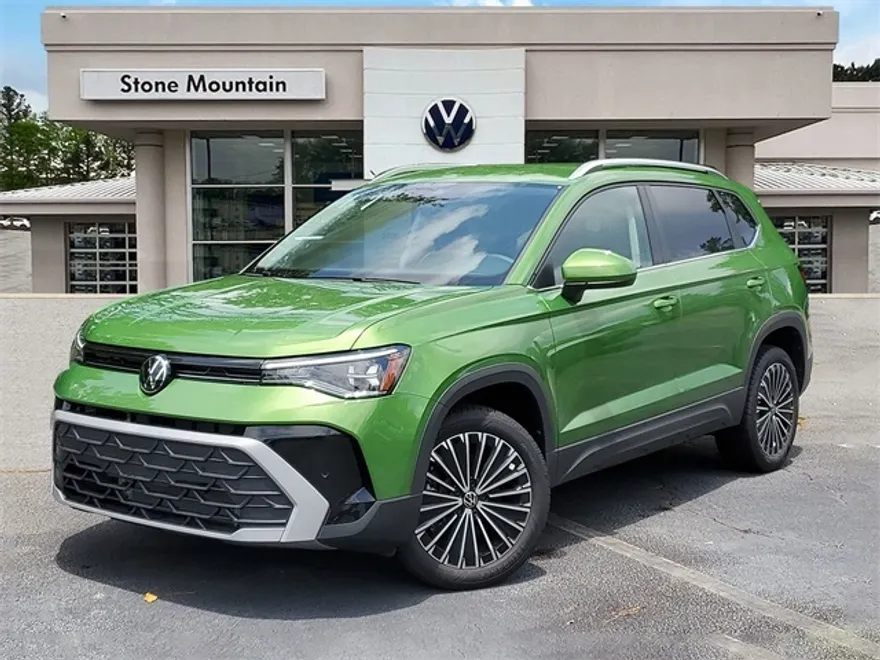 2025 Volkswagen Taos SE photo 1