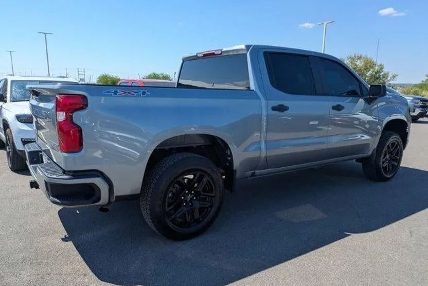 2025 Chevrolet Silverado 1500 Custom photo 1