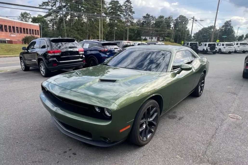2020 Dodge Challenger SXT photo 1