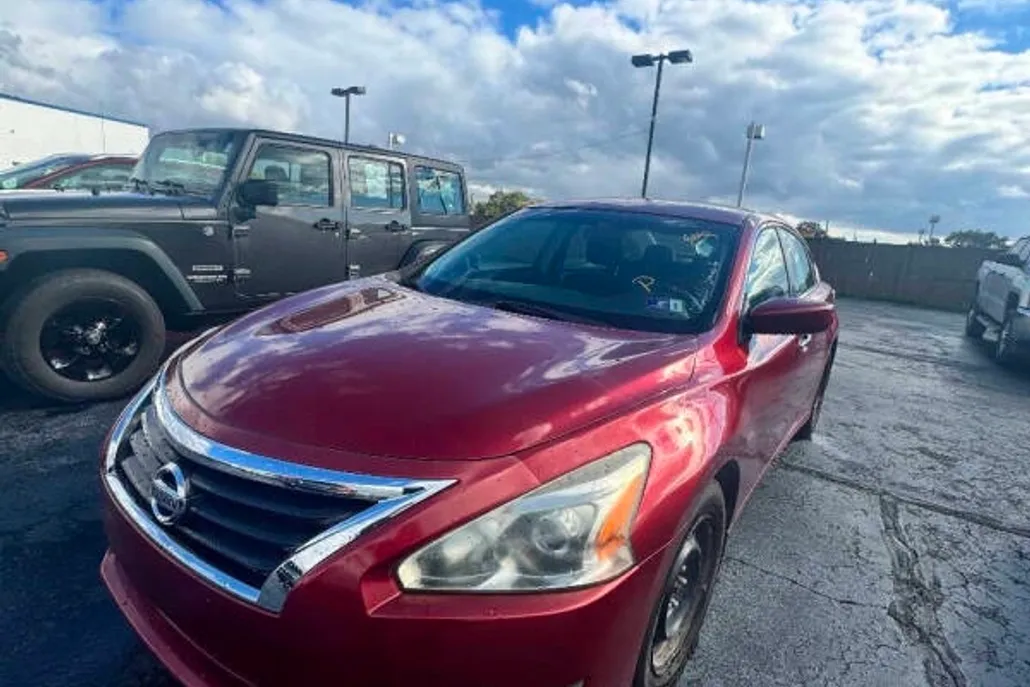 2013 Nissan Altima S photo 1
