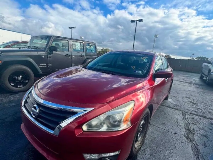 2013 Nissan Altima S photo 1