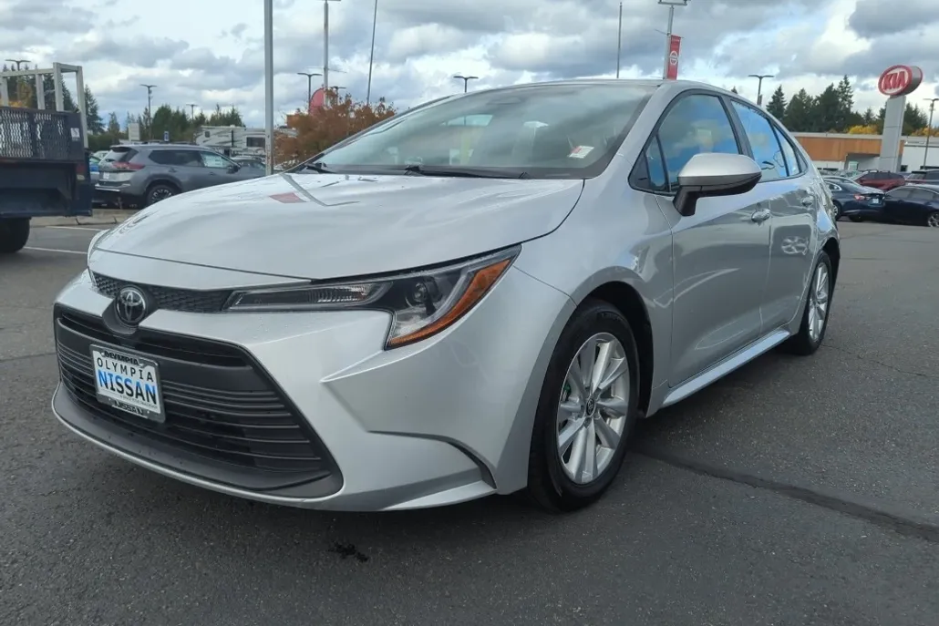 2024 Toyota Corolla LE photo 1