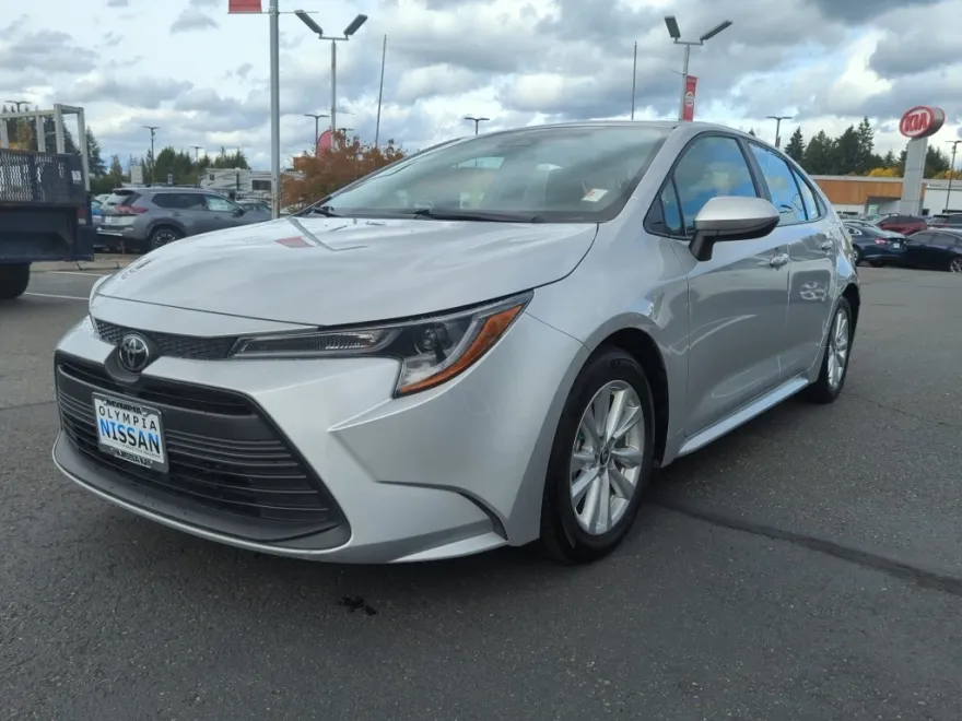 2024 Toyota Corolla LE photo 1