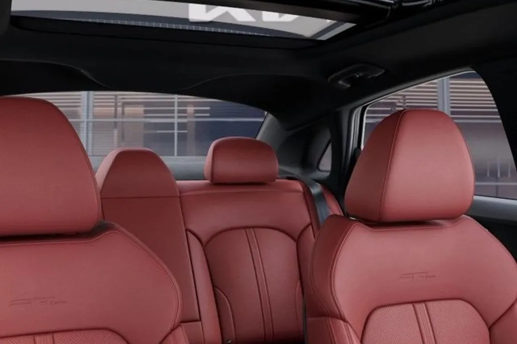 2025 Kia K5 GT-Line photo 1